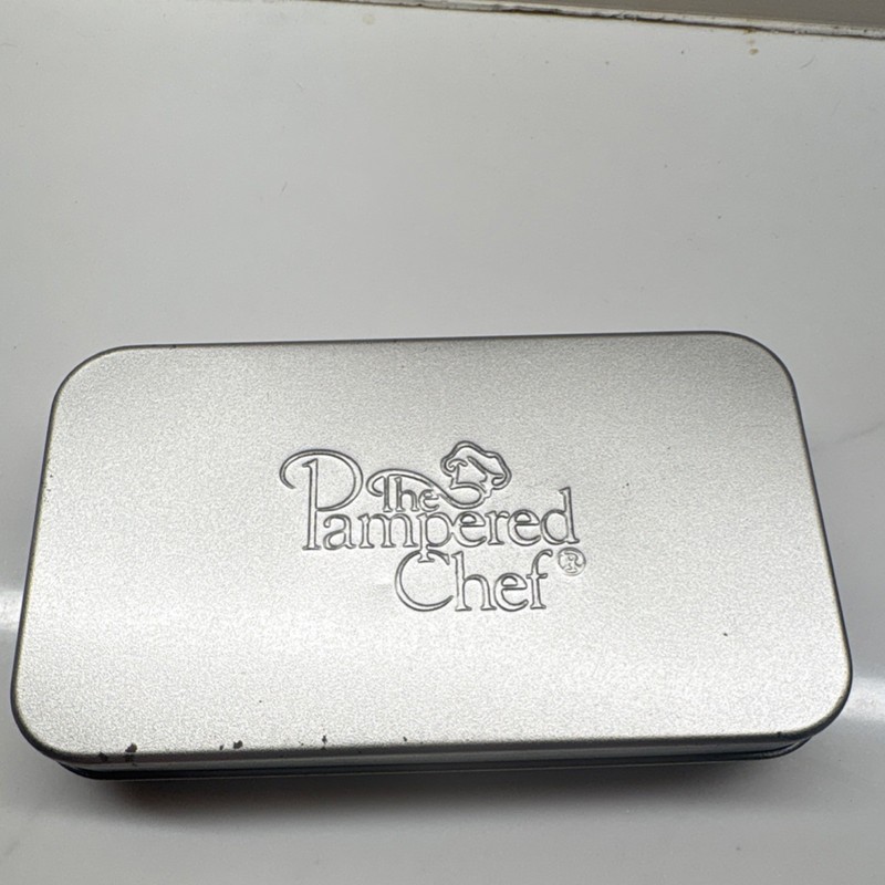 Pampered Chef Cookie Cutter Set 8-Pack Metal Assorted Shapes w/ Tin