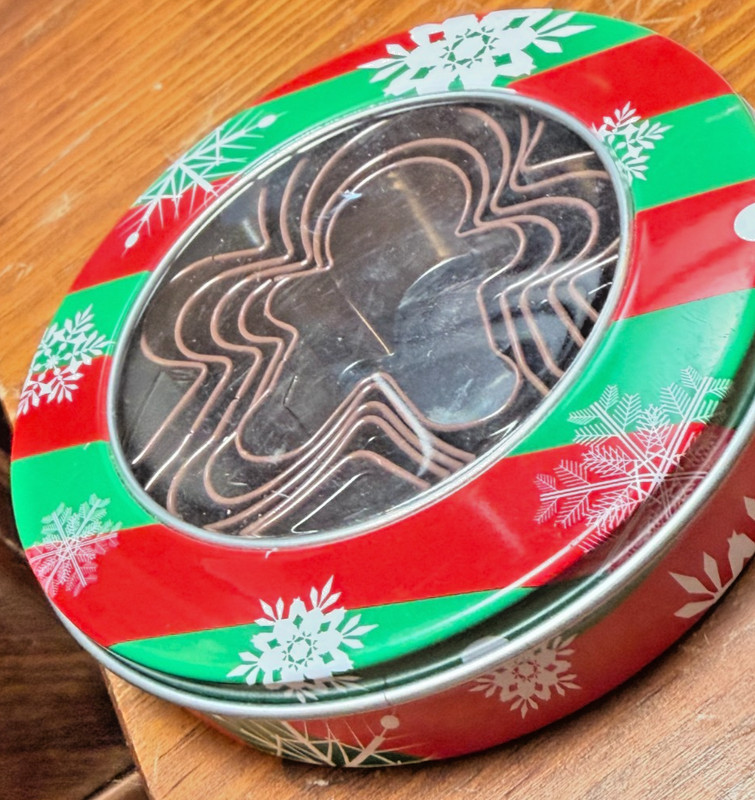 CHRISTMAS 5 Piece Cookie Cutter Set GINGERBREAD MEN - Stainless Steel in Tin gallery
