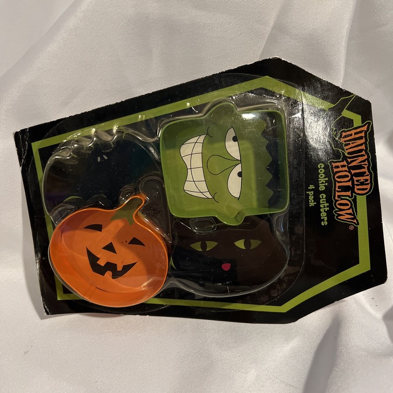 Collectible Haunted Hollow 4 Pack Cookie Cutters gallery