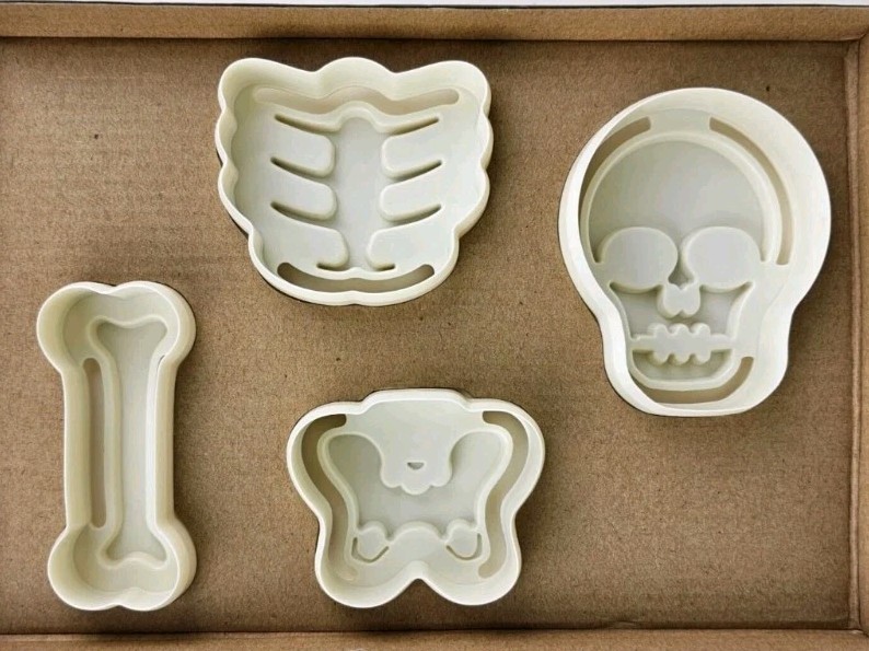 Williams Sonoma Halloween Set/4 Skeleton Body Parts Silhouettes Cookie Cutters gallery