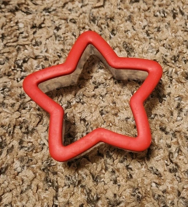 Lot of 5 Wilton Comfort-Grip Cookie Cutter Angel heart Star Tree gallery