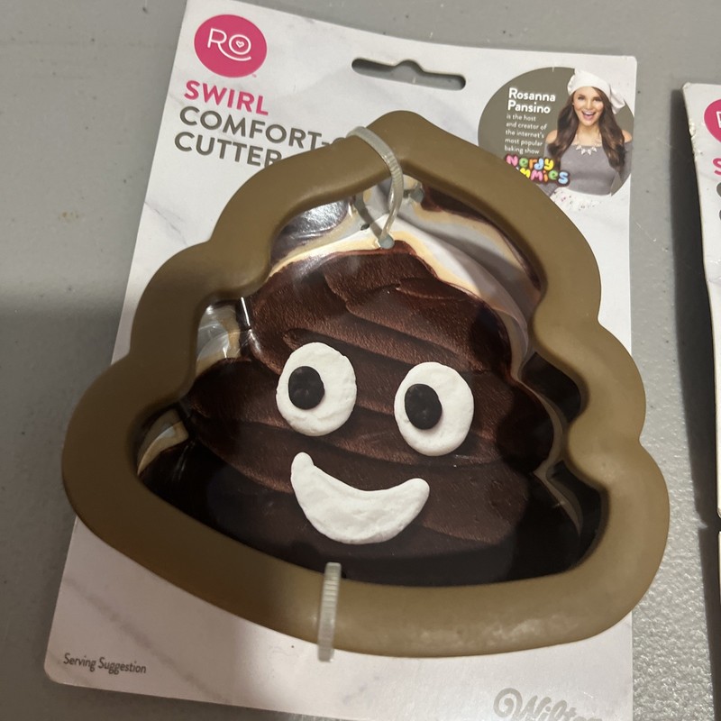 2 Poop Swirl Poo Emoji Cookie Cutter Mold Comfort Grip RO Wilton New gallery