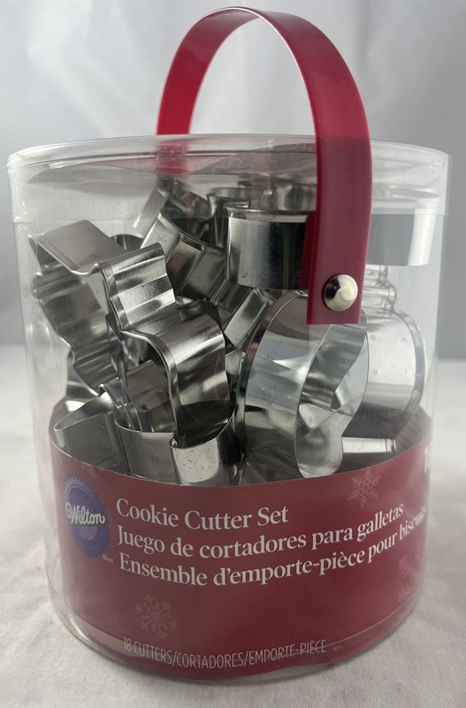 New Wilton Holiday 18-Pc Christmas Cookie Cutter Set Metal Angel Star Tree gallery