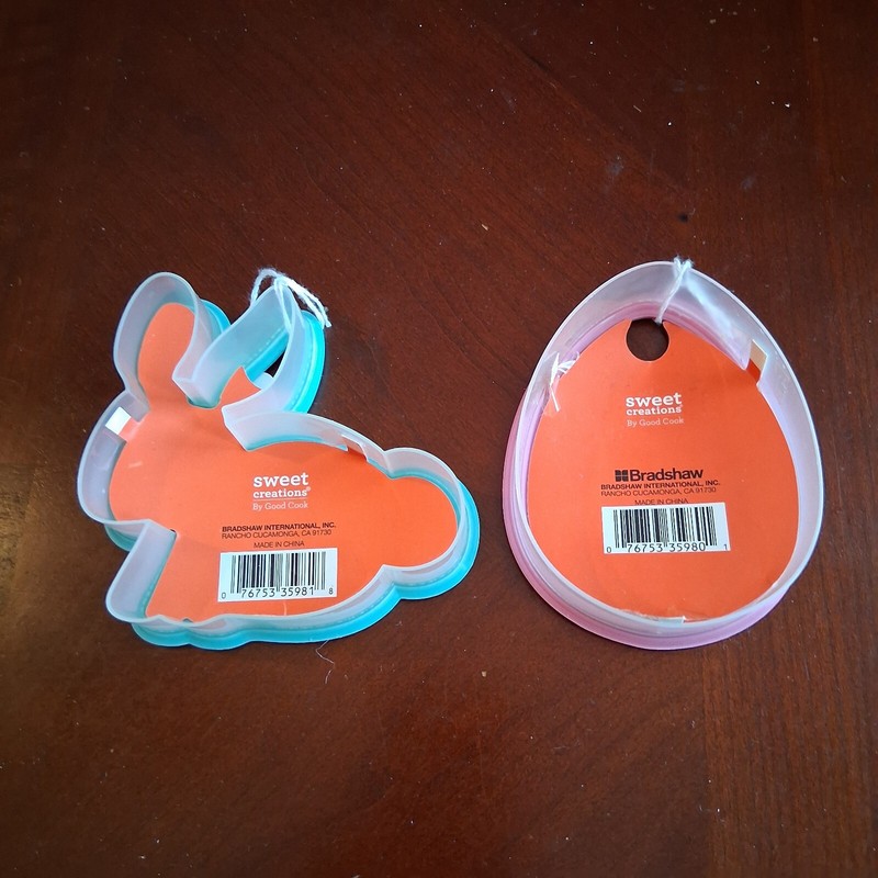 Lot of 2 Easter Cookie Cutters Rabbit Bunny Egg Plastic gallery