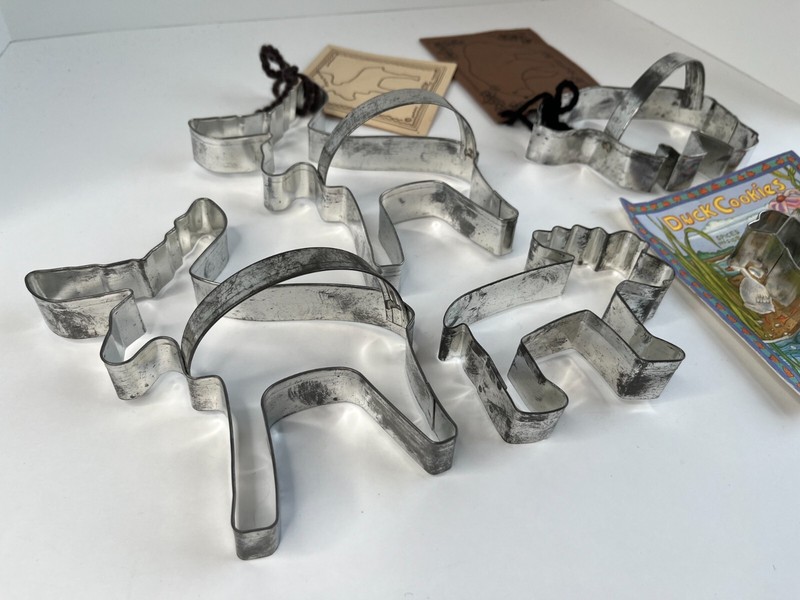 Ann Clark Cookie Cutters w/ Handle (3) Moose (1) Bear (1) Duck Recipes Lot of 5 gallery