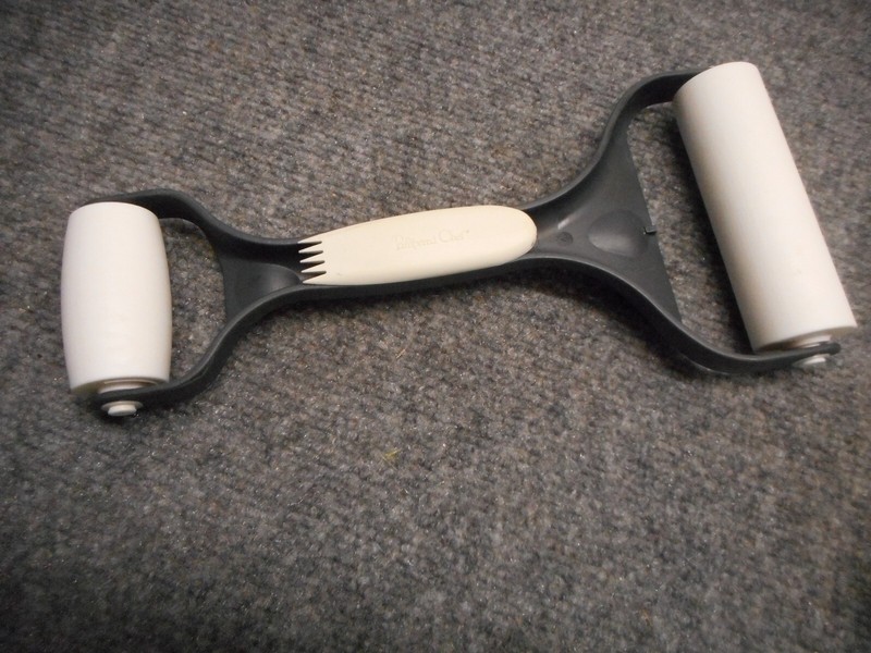 The Pampered Chef Baker's Roller 1485 Rolling Pin Pizza Pie Cookies Baking gallery