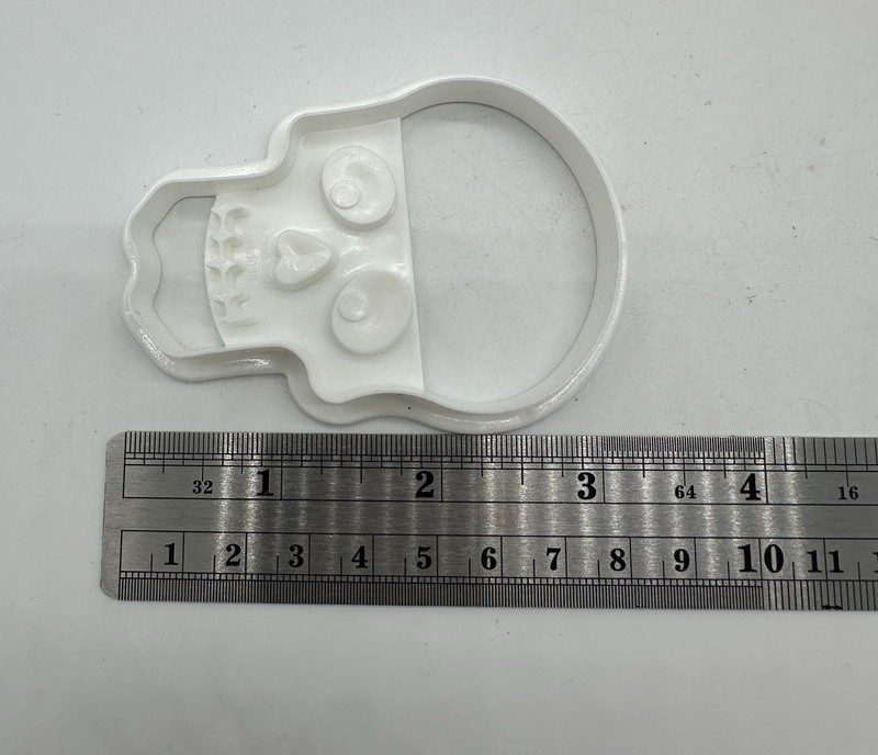 Vintage Lot of 6 Halloween Plastic Cookie Cutters Wilton 1996 gallery