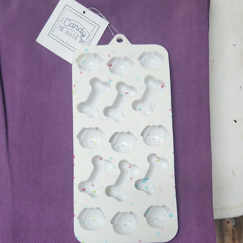 Wilton Silicone Candy Mold 15 Holes + 150 Treat Sticks, Unicorn, Flowers, Dogs-6 gallery