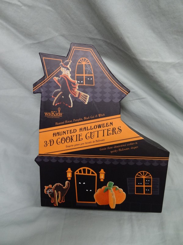 4 Haunted 3-D Halloween Cookie Cutters=Cat,Witch,House,Pumpkin Williams-Sonoma K
