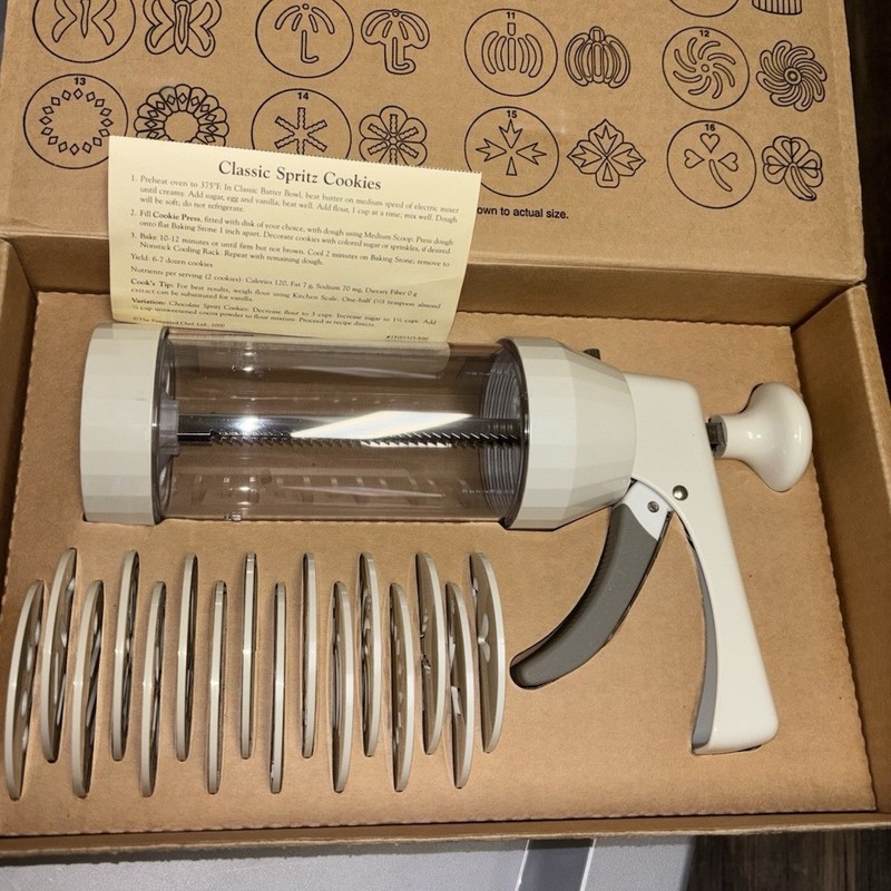 The Pampered Chef Cookie Press Set Model 1525 Plastic Metal 16 Disks Handle