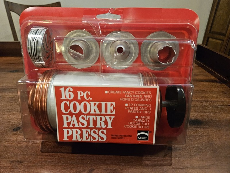 Vintage Mirro Cookie Pastry Press 12-Disk Aluminum w/ 3 Frosting Tips