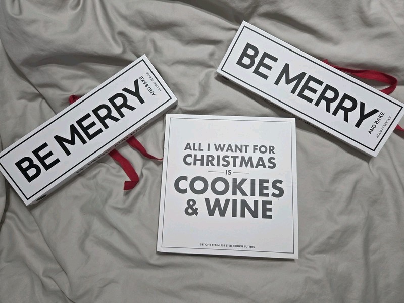 Santa Barbara Cookies & Wine 8 Pc Set All I Want For Christmas & Holiday Server