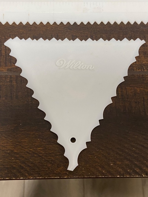 Wilton Fondant Decorating Kit W/ Ruler and Triangle Decorating Combs gallery