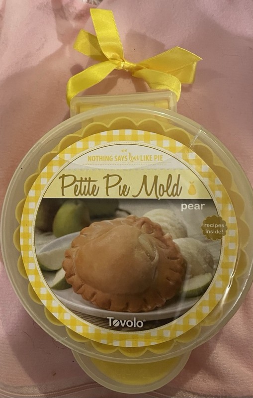 Tovolo Petite Pie Mold w/Case & Recipes Yellow Pear – New