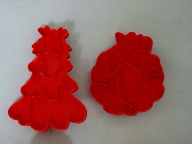 (4) 1970s Lot Vintage Wilton COOKIE Christmas Cutters SANTA ANGEL TREE WREATH gallery