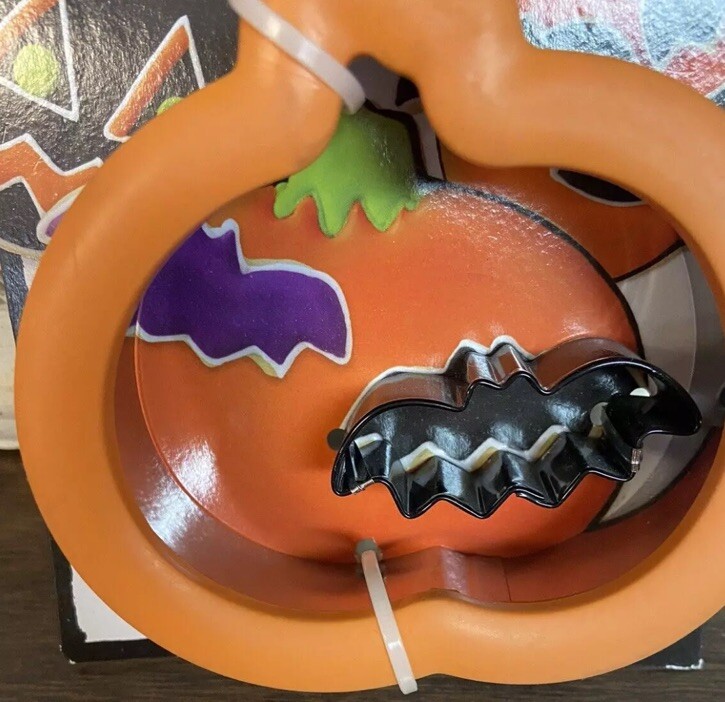 WILTON -HALLOWEEN PUMPKIN (2pc) COMFORT GRIP 4" x 4 1/4" Cookie Cutters - New gallery