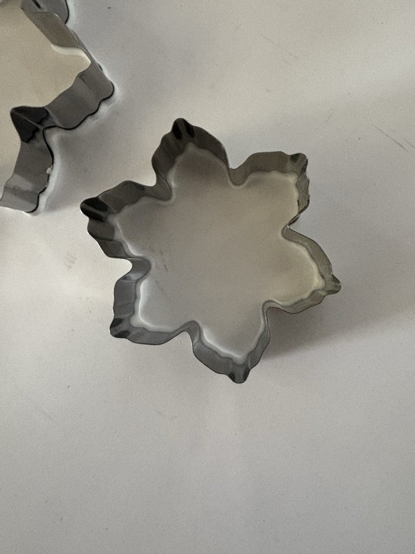 Lot Of 2 - Snowflake Christmas Metal Cookie Cutters - 2 Different Sizes gallery