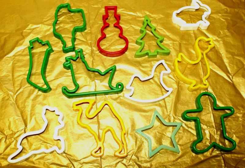 VTG Lot of 12 Cookie Cutters Christmas Star Tree Bunny Gingerbread Man Santa
