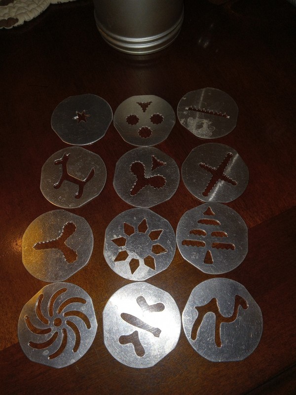 Vtg Mirro Aluminum Cookie Pastry Press 12 Discs 3 Pastry Tips & Cake Decorator gallery
