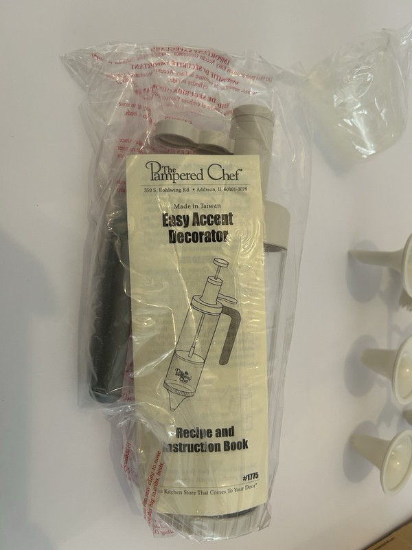 Pampered Chef 1175 Easy Accent Decorator Complete Set gallery