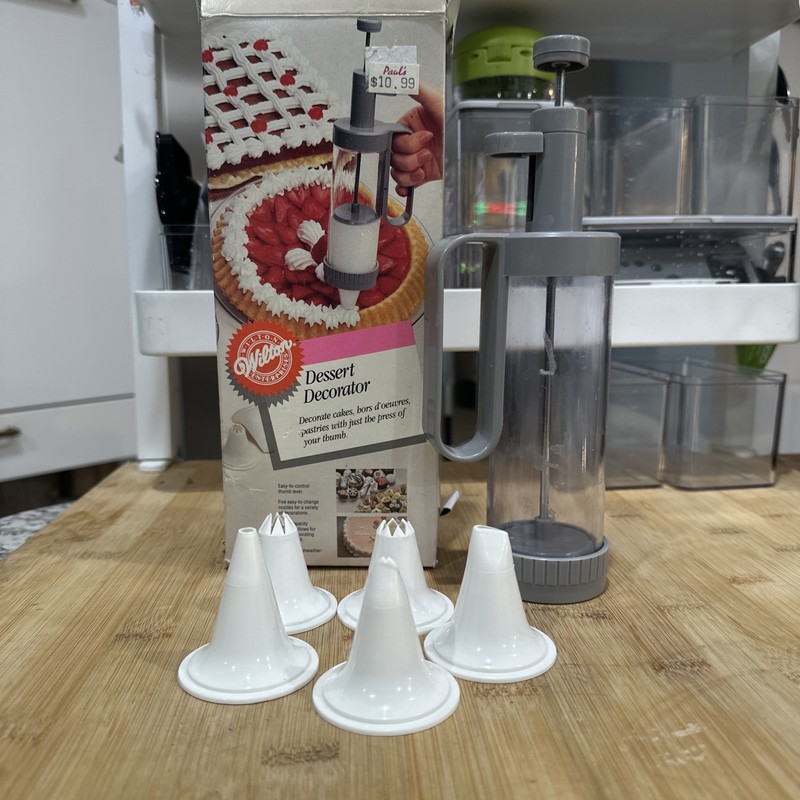Vintage Wilton Dessert Decorator With 5 Tips And Box *