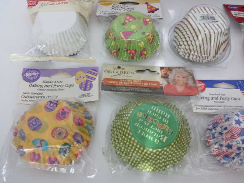 FACTORY SEALED 700+ CUP CAKE LINERS BUNDLE WILTON REYNOLDS NORPRO PAULA DEEN ETC gallery