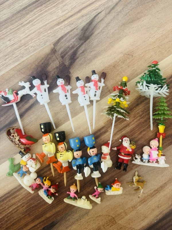 24 Vintage Mini Christmas Cake Cupcake Picks Decoration Wood Plastic Diorama