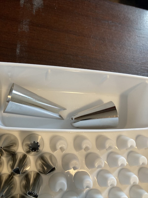 Wilton Decorate Smart Tip Organizer Case And 22 Tips - Free Shipping gallery