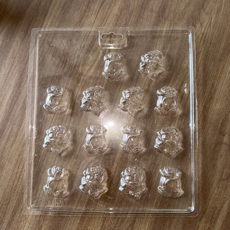 One Plastic Candy Mold – (14) Roses on the tray – Make n Mold #0159 – Used