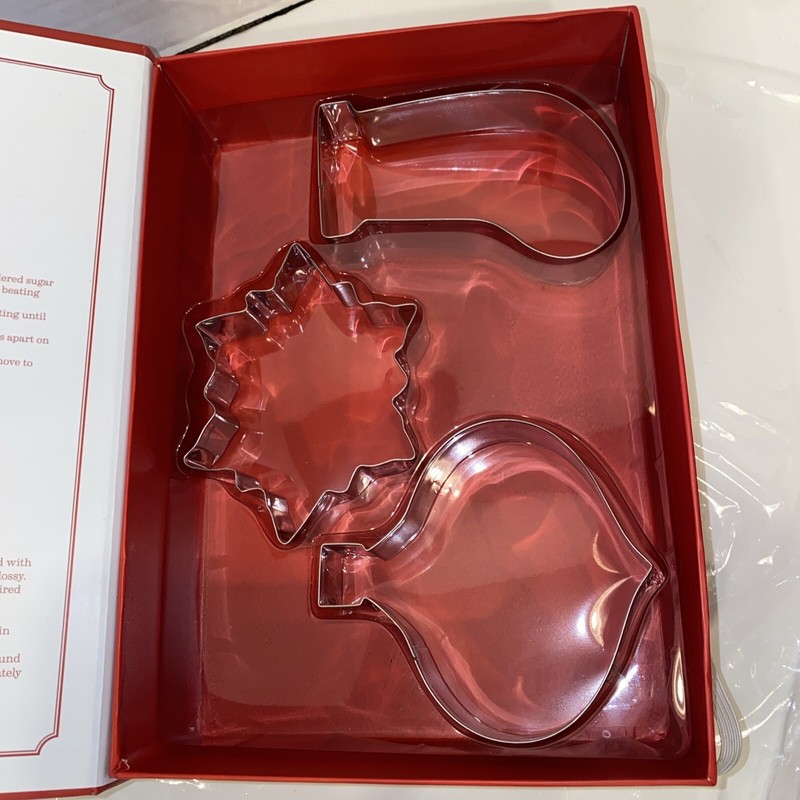 Southern Living 18 Piece Christmas Cookie Cutter Set w/ Icing Bags & Tips gallery