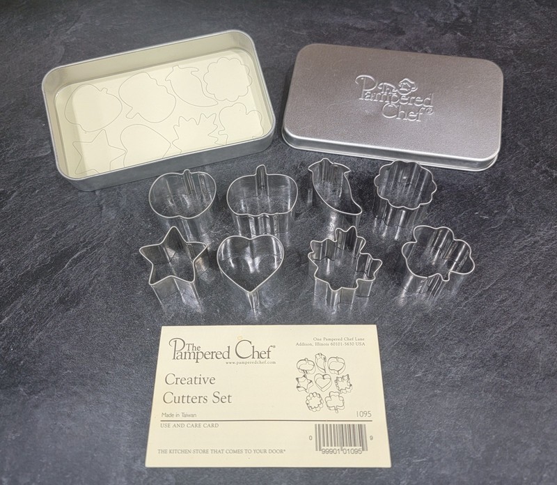 Pampered Chef Creative Cutters Set #1095 w/ Tin – 8 Mini Cookie Cutters EUC