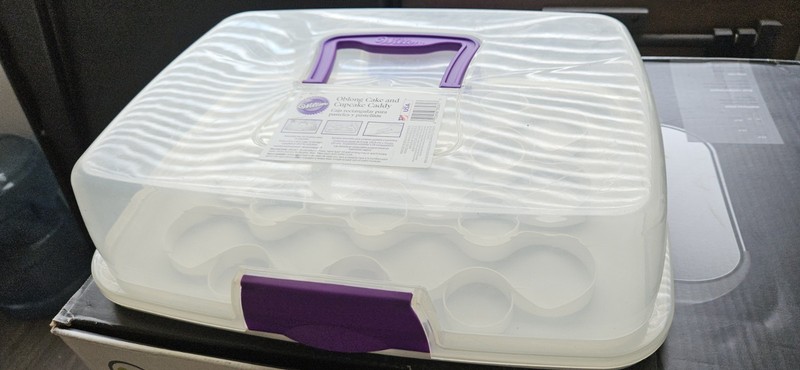Wilton 3 in 1 Caddy Cupcake Cake Holder Carrier Tote 16x12x5 NEW gallery