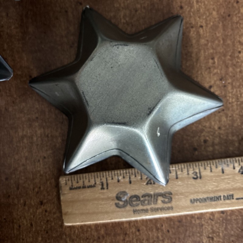 SET of 12 Star Shaped Metal Tart Tins - Maple Sugar Candy Tartlets VINTAGE gallery