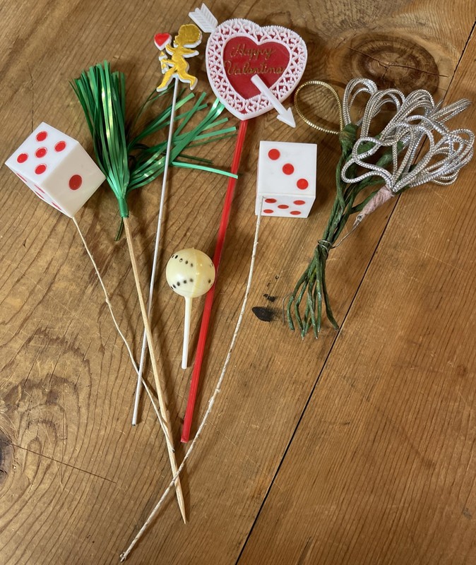 Random Vintage Flower Cake Picks Valentines Day, Poker, Baseball & Everyday gallery