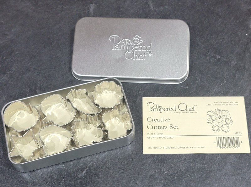 Pampered Chef Creative Cutters Set #1095 w/ Tin – 8 Mini Cookie Cutters EUC gallery