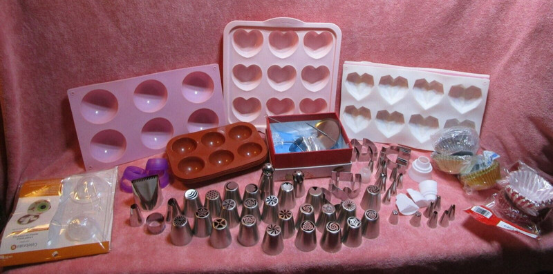 8 silicone candy molds, cupcake linners,gemlon russian piping tips lot