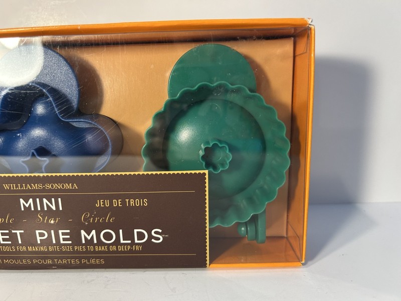 Williams-Sonoma 3pc Mini Pocket Pie Molds Circle New Old Stock, In Box gallery