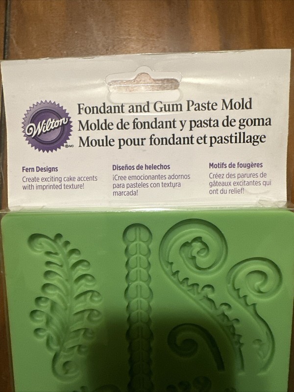 Wilton Leaves Butterflies Scrolls Fondant Gum Paste Silicone Mold new gallery