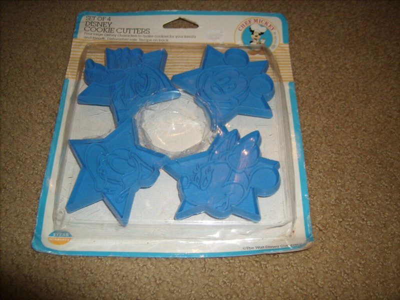 Chef MICKEY Disney Cookie Cutters Plastic w/ Handles NEW SEALED Hoan Ltd.