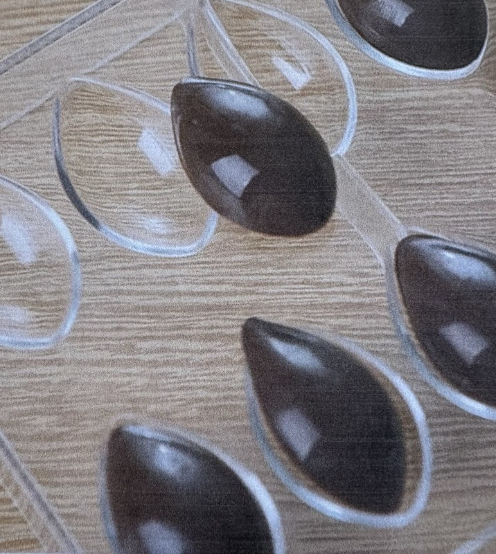 HAPYLY Oval Egg/Water Drop Shape Polycarbonate Chocolate Mold, 16 Cavities NEW