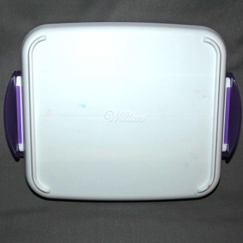 Wilton Fondant and Gum Paste Tool Set with Storage Box gallery