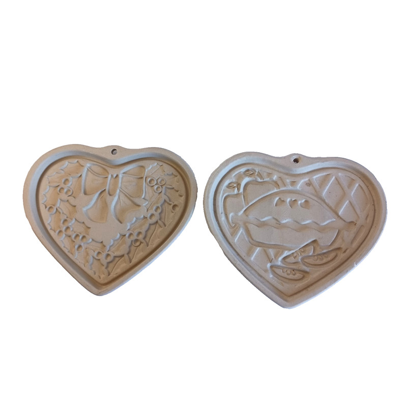 Two Pampered Chef Family Heritage Winter Wreath Welcome Home Heart Cookie Molds