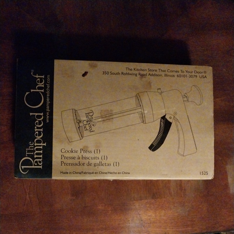 New Pampered Chef Cookie Press 16 disks and mini tart shaper NEW