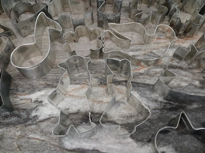 44 Cookie Cutters - 37 Metal 6 on Metal Cube 1 Plastic 5 1/8" longest 4" widest gallery