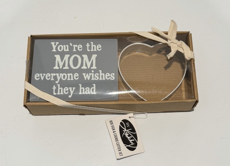 A Gift For A MOM By Kathy Box Sign & Cookie Cutter Set