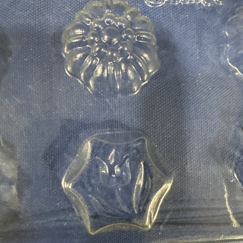 MAKIT & BAKIT chocolate candy mold Fall Leaves, Acorns, Sunflower Etc. gallery