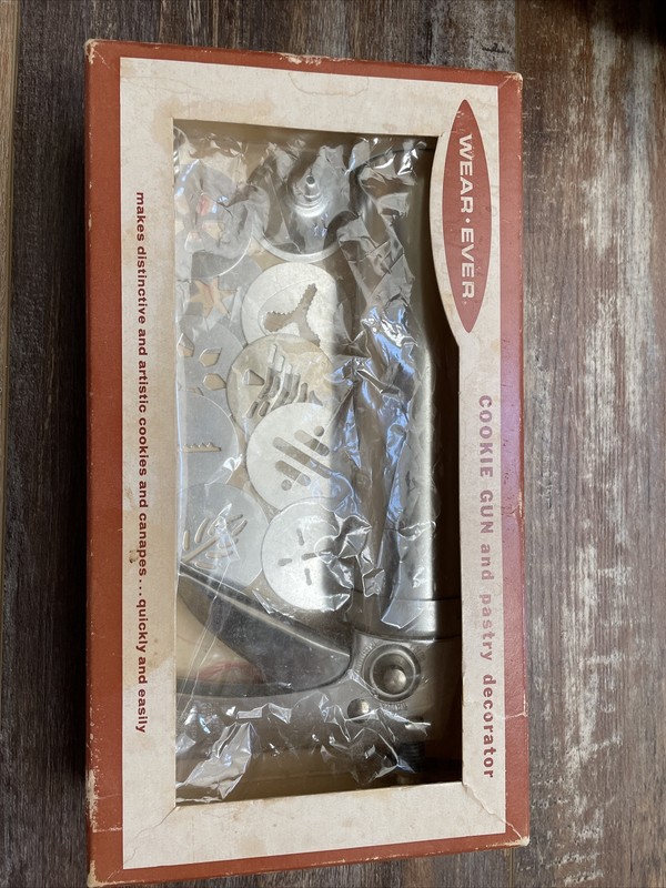 Vtg MCM Wear Ever Cookie Gun Pastry Decorator w/ Box Instructions #3665 FS!