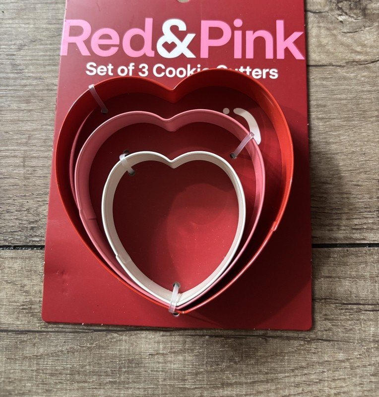 CVS Red & Pink Set of 3 heart cookie cutters NEW