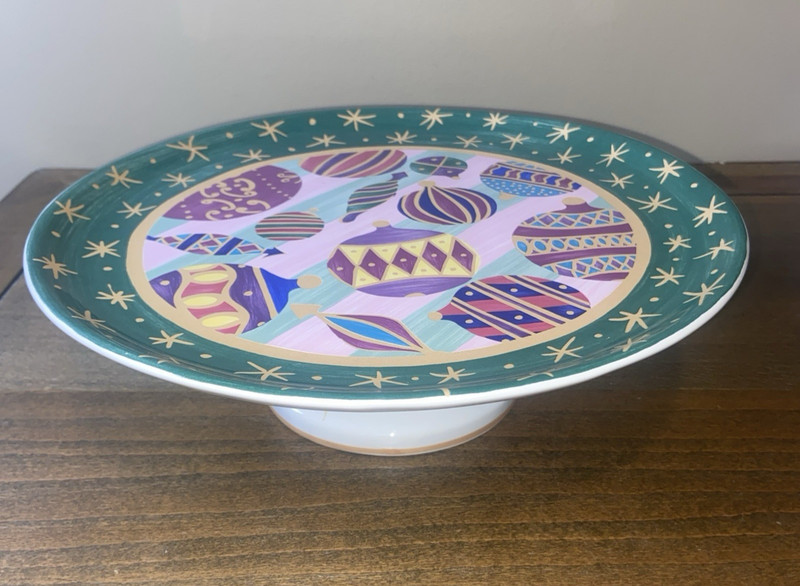 VGC ESSEX COLLECTION CHRISTMAS “KALEIDOSCOPE ORNAMENTS” PEDESTAL CAKE PLATE