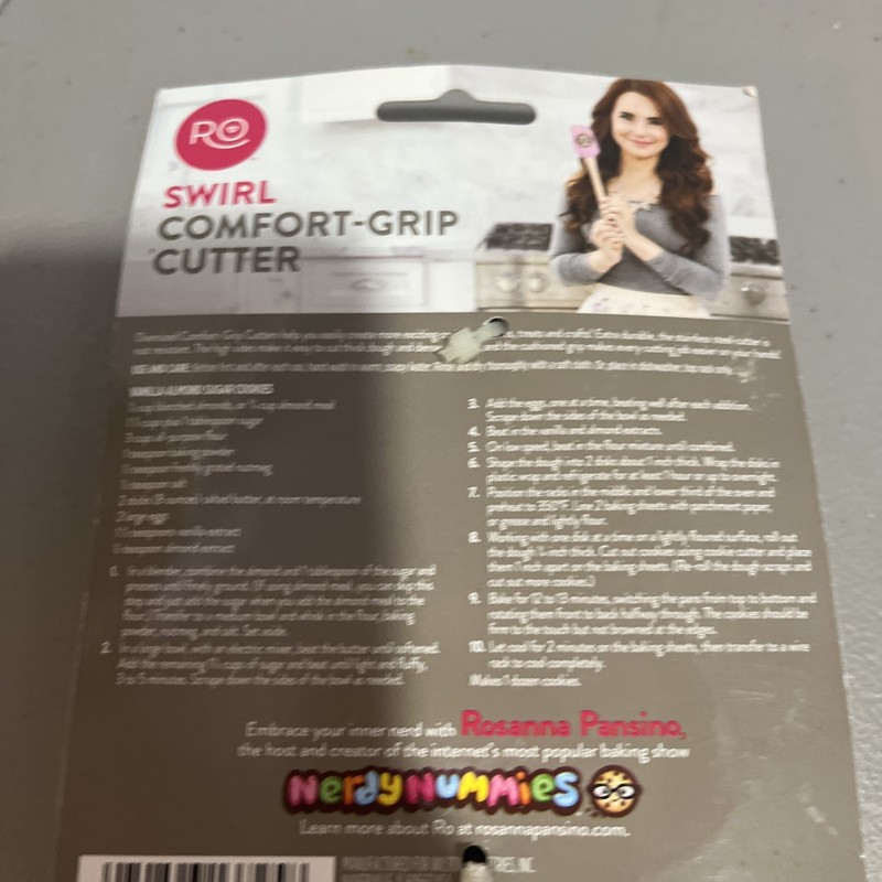 2 Poop Swirl Poo Emoji Cookie Cutter Mold Comfort Grip RO Wilton New gallery